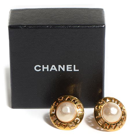 chanel pearl clip